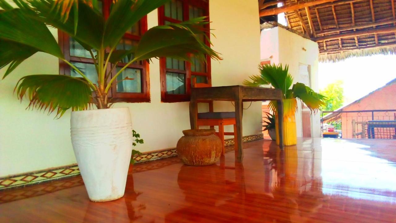 Mudi House Hotel Джамбиани Екстериор снимка